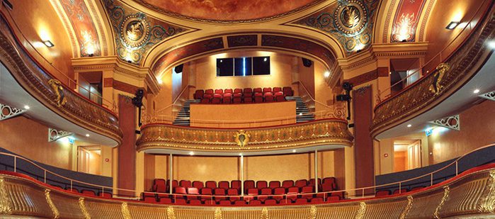 culture theatre salle large2 0 1 1